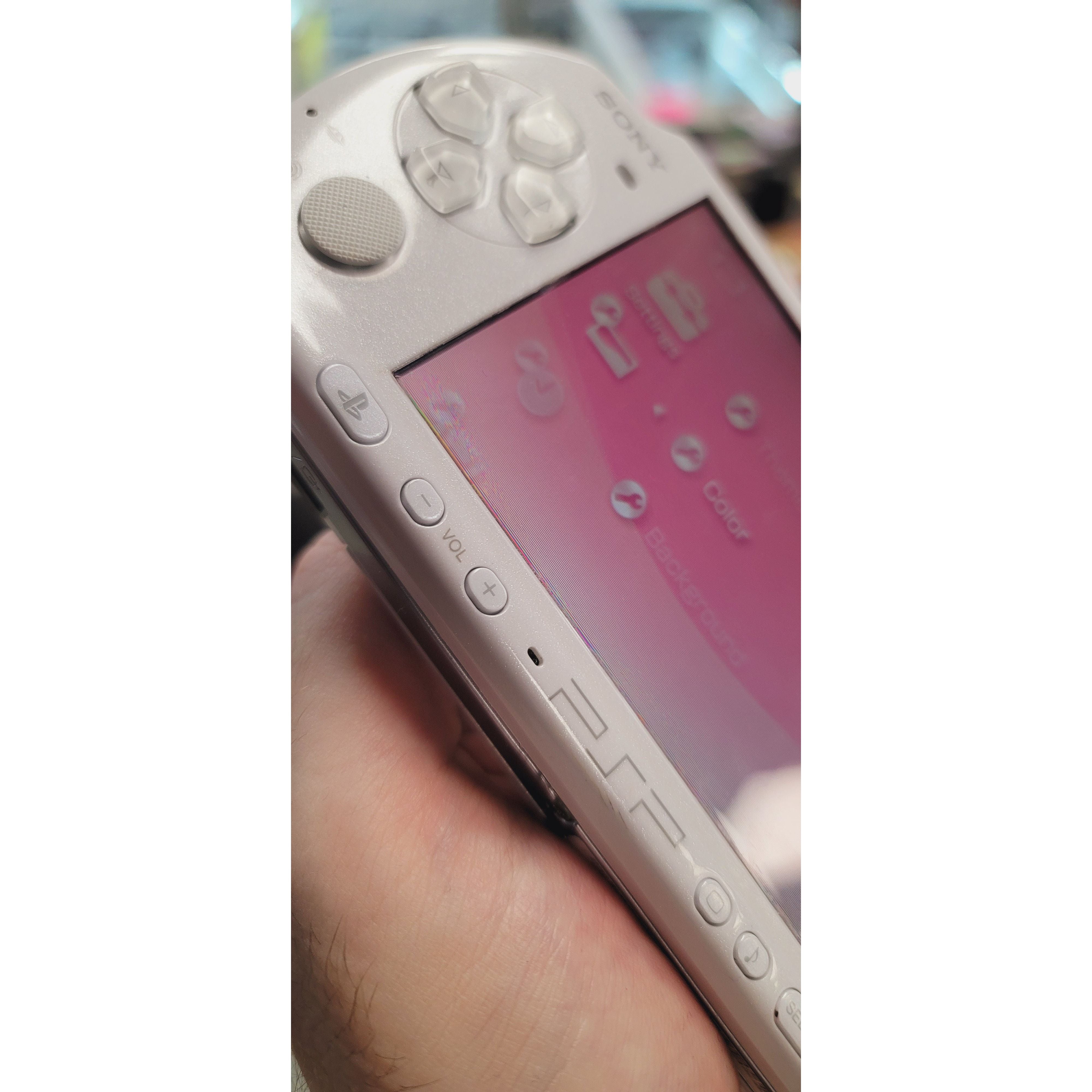 PSP System - Model 3000 (Pearl White / Minor Screen Damage)