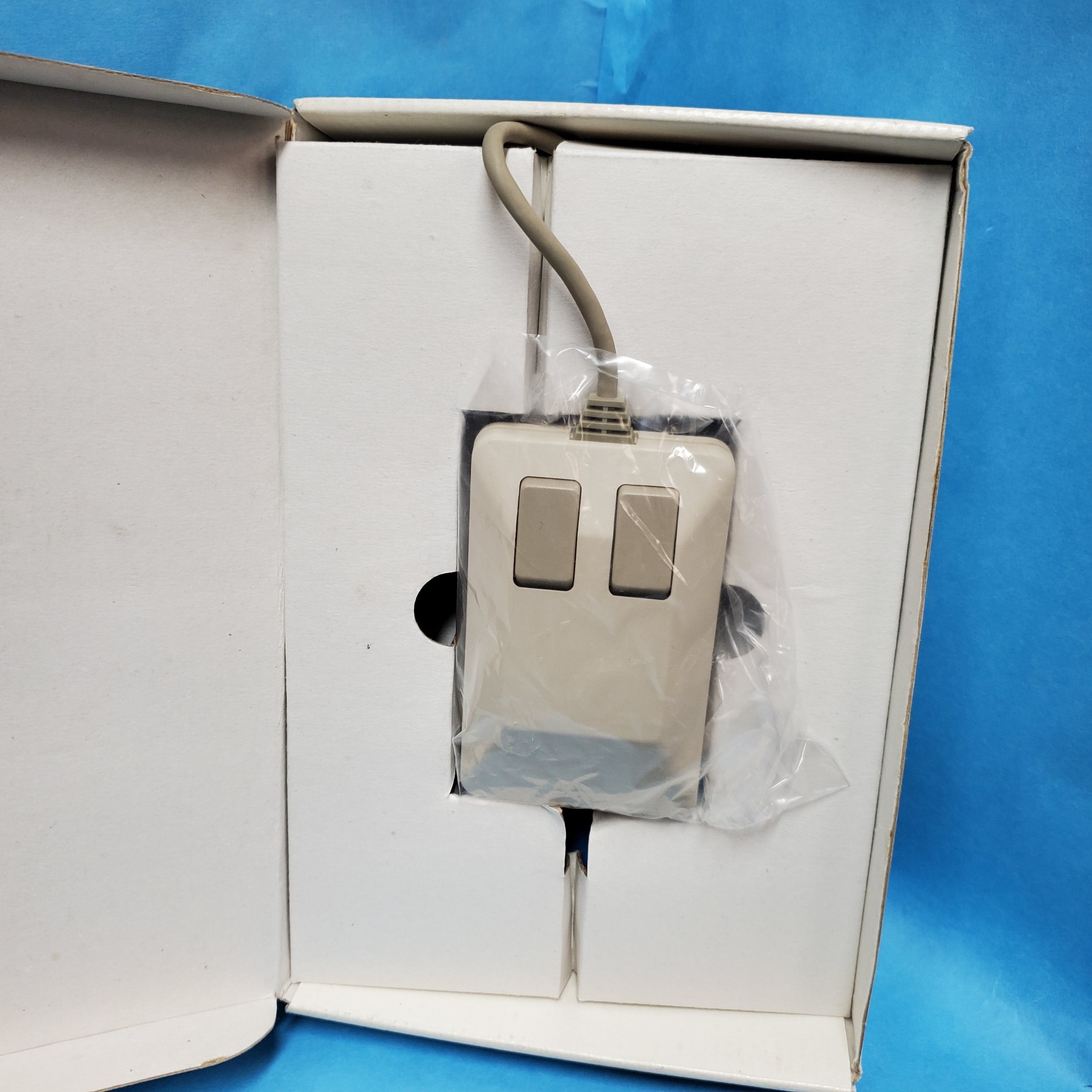 Souris Commodore 1351 (complète dans la boîte)